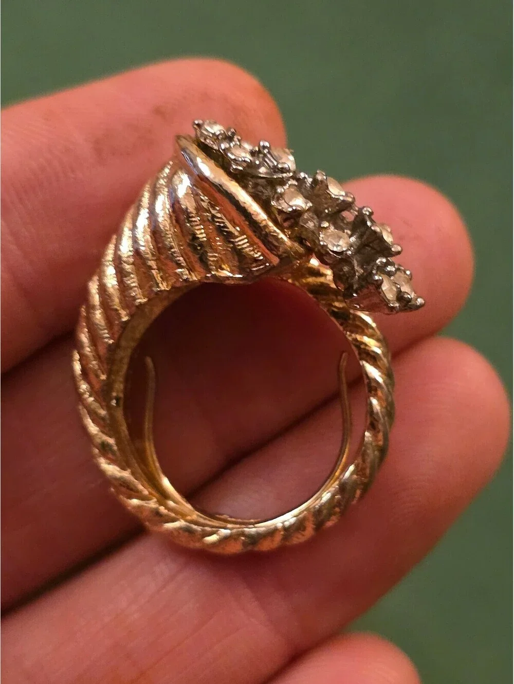 Vintage Gold Tone Cornucopia Horn of Plenty Rhinestone Cocktail Ring  Sz 7